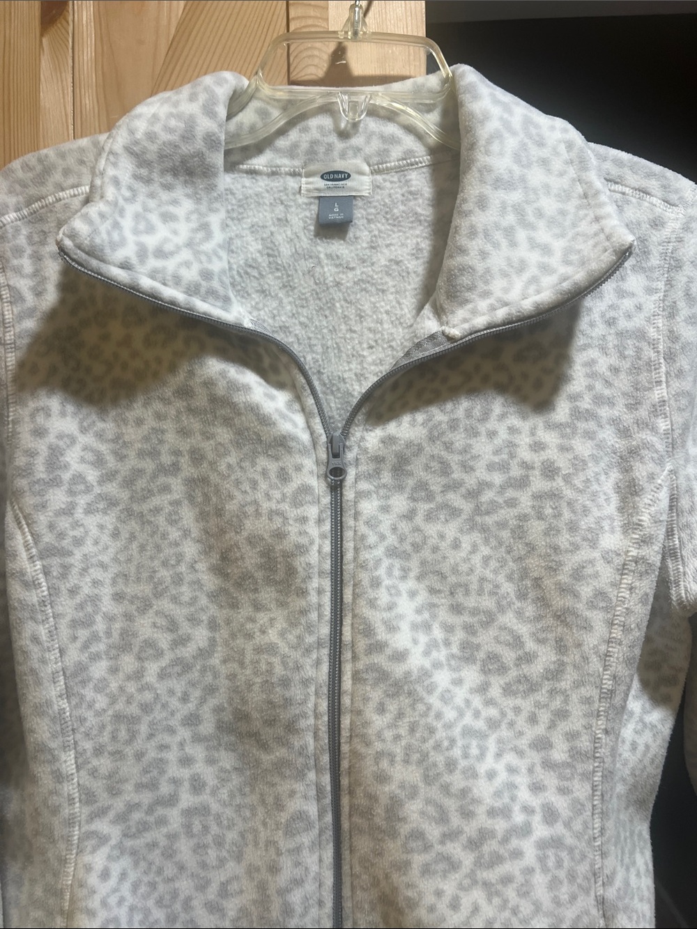 Old navy ladies light gray leopard print fleece top size large